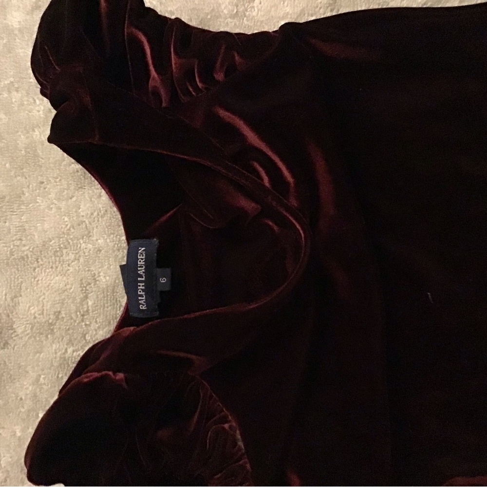 This dress is new without tag. Fits girls 6 yrs old